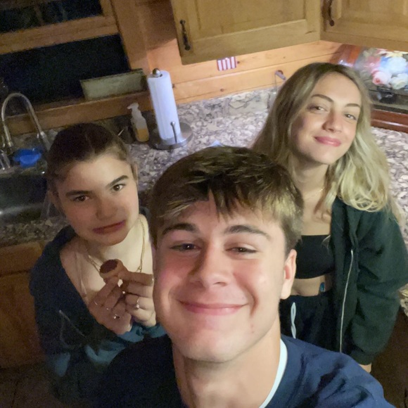 Meet your Posher, Bennett - Picture 1 of 1